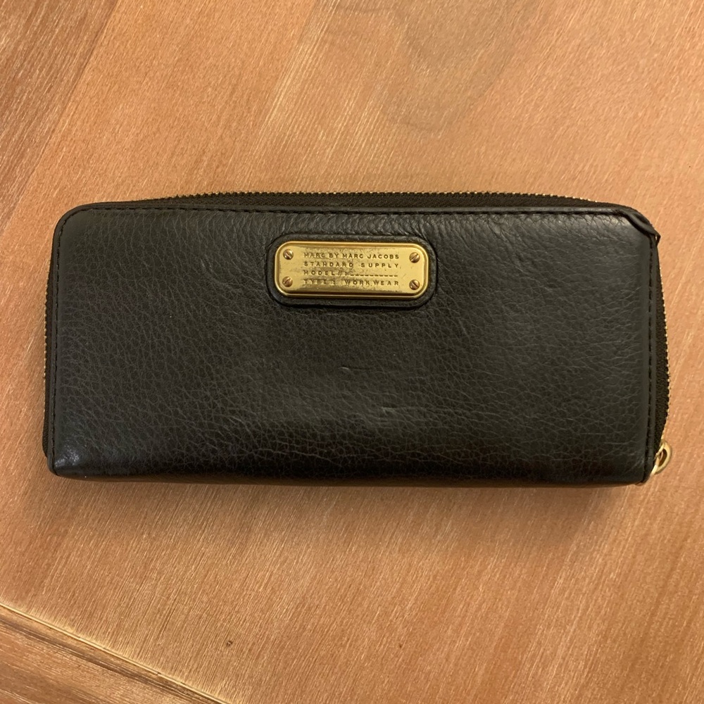Marc Jacob’s black leather wallet